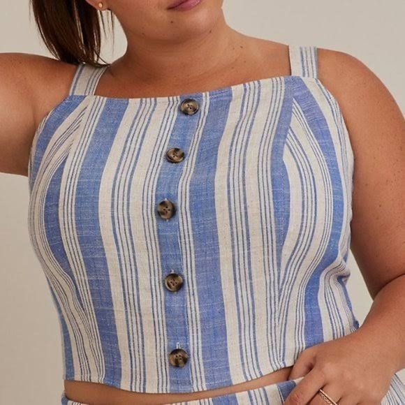 torrid Tops - TORRID Linen Blend  Button Front Crop Tank